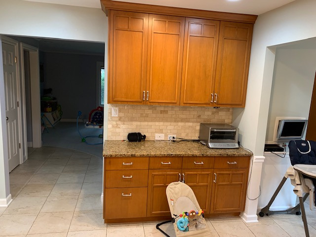 Example of a transitional kitchen design in Chicago with quartz countertops and an island