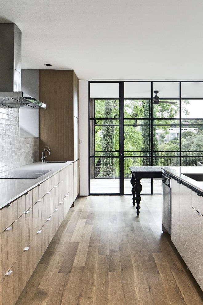 Kitchen - kitchen idea in Austin