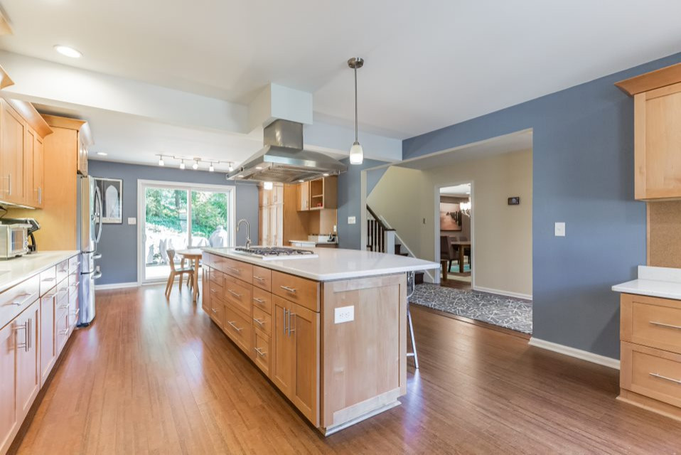 Kitchen - transitional kitchen idea in Philadelphia