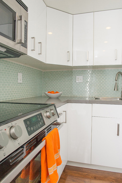 A Fresh & Contemporary Brickell Apartment &ndash; Miami, FL. south Florida Interior De contemporary-kitchen