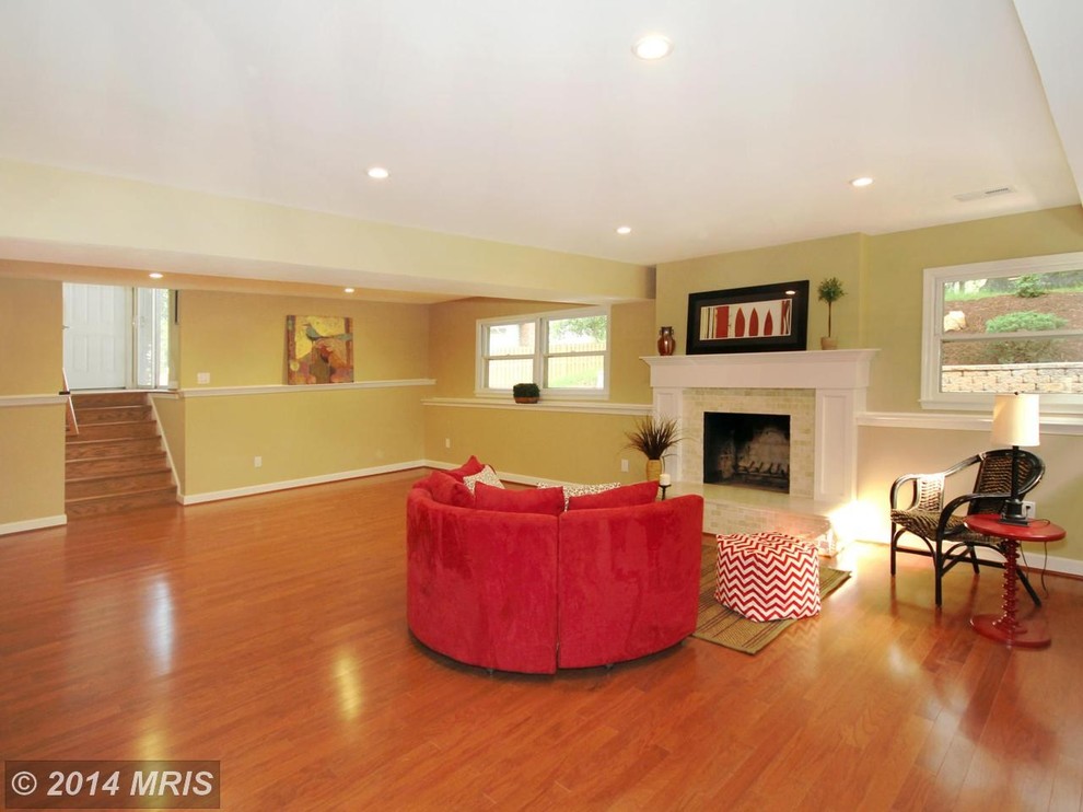 Example of a transitional home design design in DC Metro