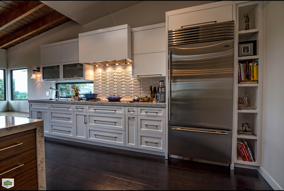 This is an example of a large modern l-shaped eat-in kitchen in San Francisco with shaker cabinets, white cabinets, grey splashback, ceramic splashback, stainless steel appliances and with island.
