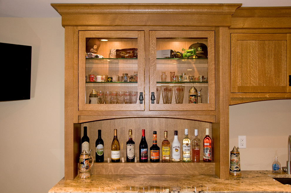 Design ideas for an arts and crafts home bar in Cedar Rapids.