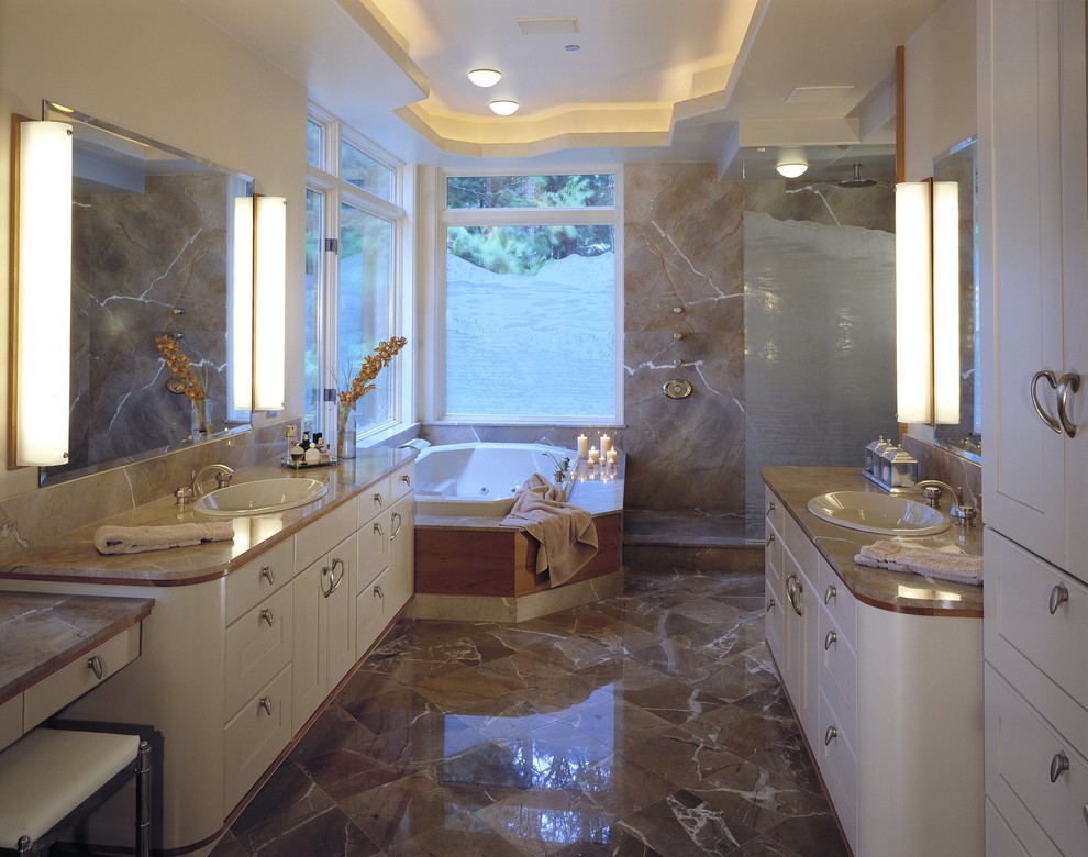 This is an example of a mid-sized contemporary bathroom in Seattle.