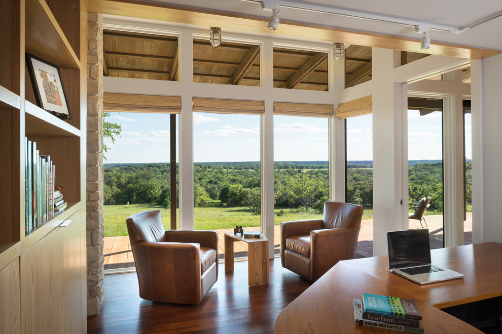 Photo of a modern home office in Austin.