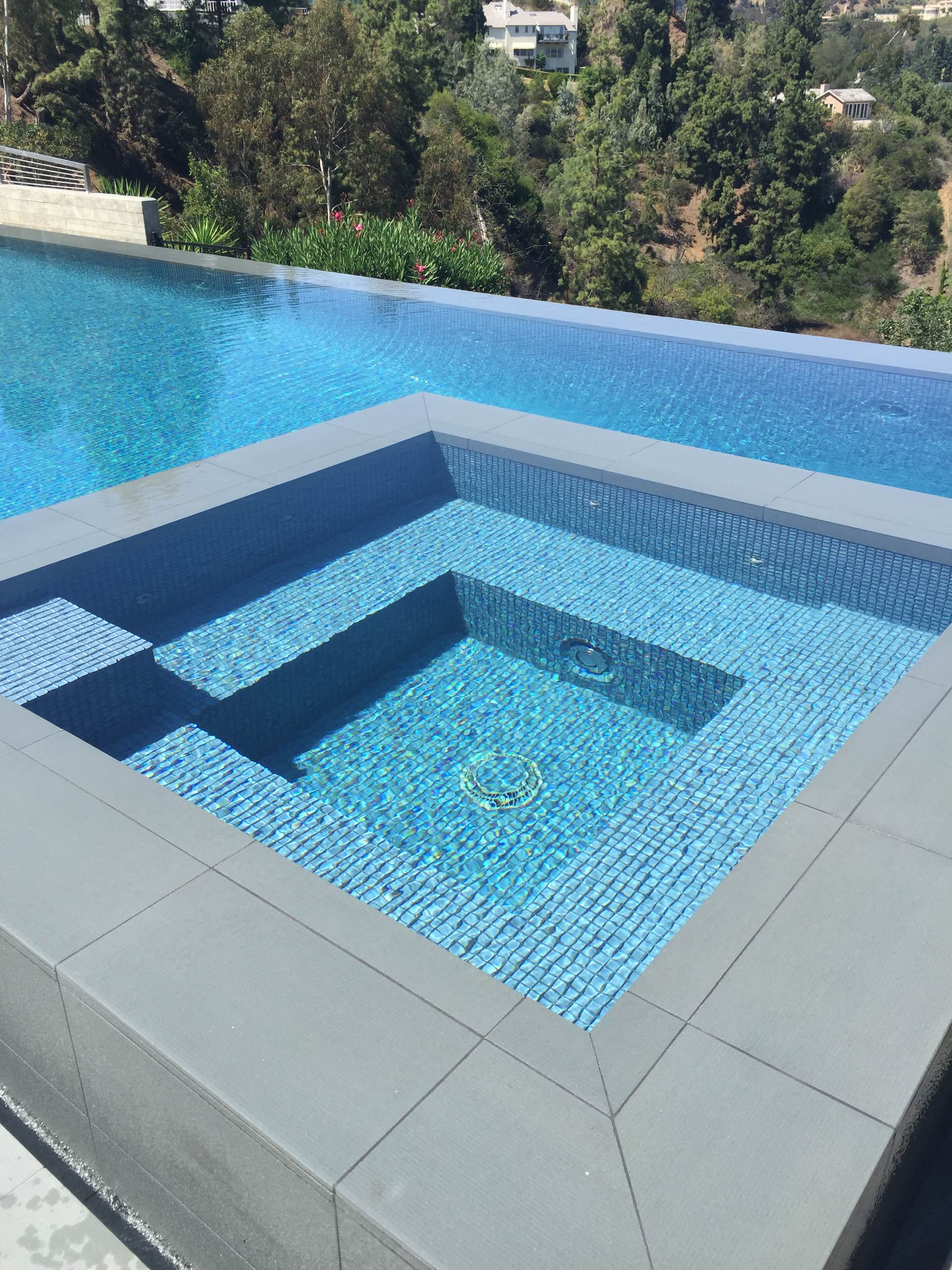 Beverly Hills - Contemporary Infinity Pool & Spa with outside Kitchen/BBQ area