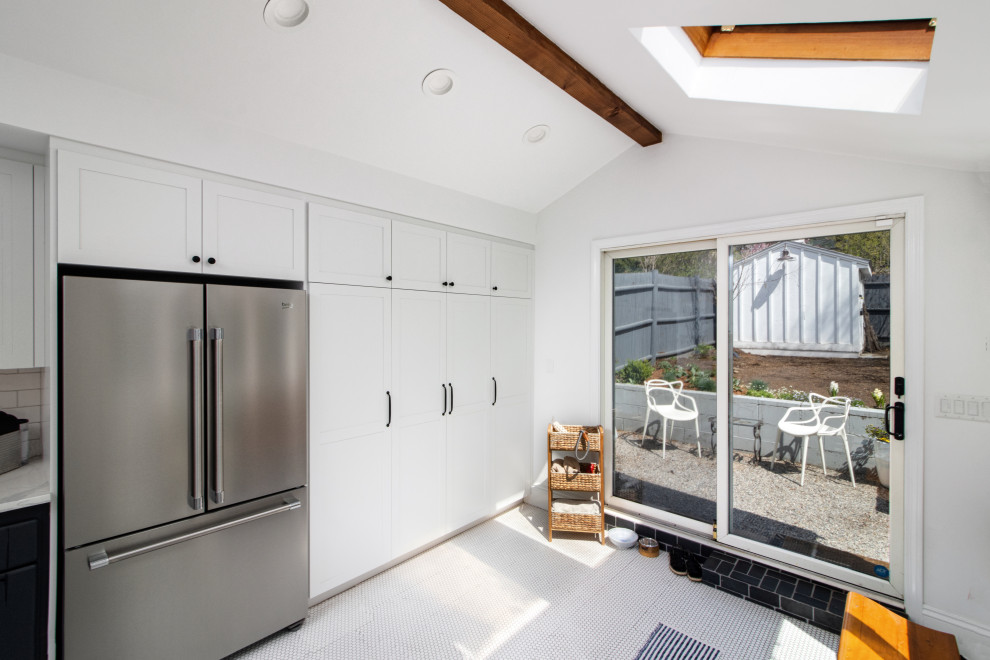 Minimalist kitchen photo in Boston
