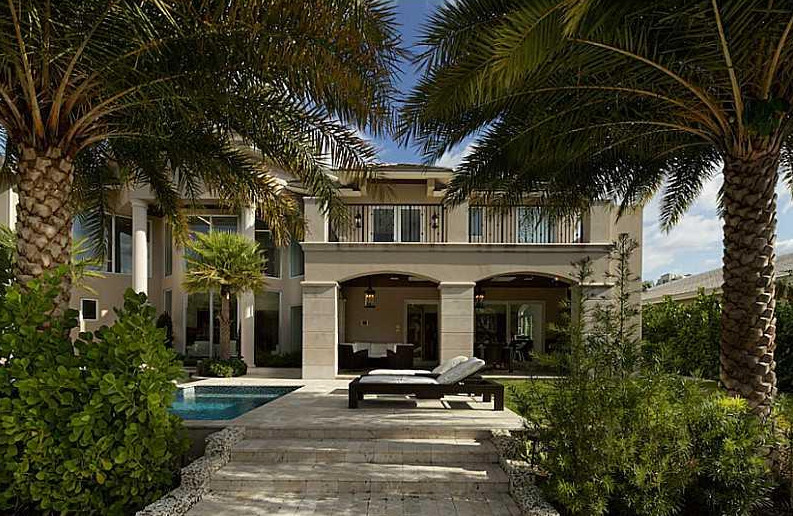 Home design - transitional home design idea in Miami