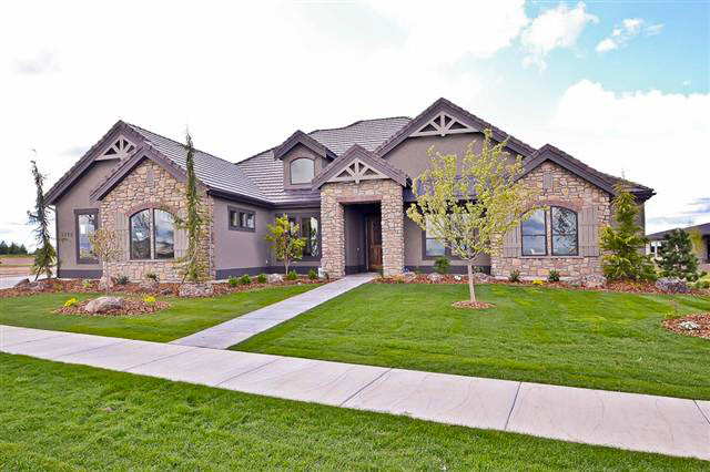 Mountain style home design photo in Boise