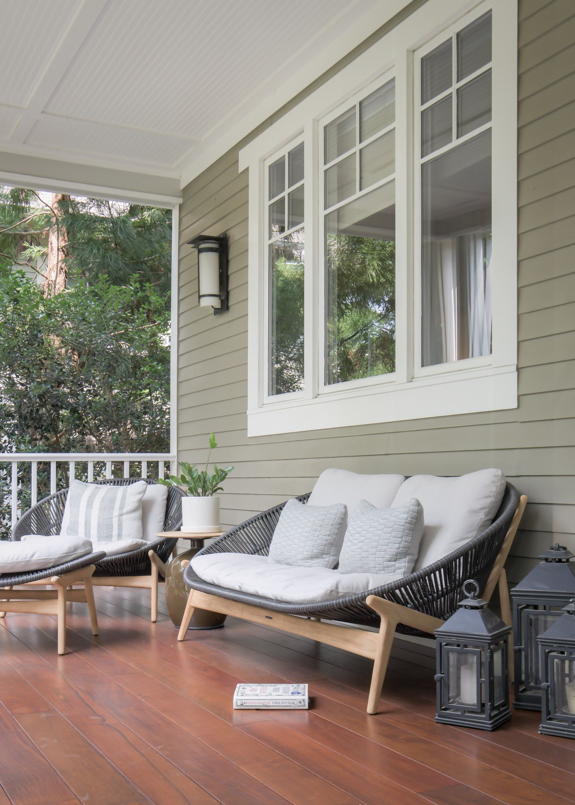 Porch Furniture A Welcoming Entry