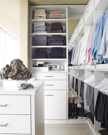 Design ideas for a contemporary storage and wardrobe in New York.