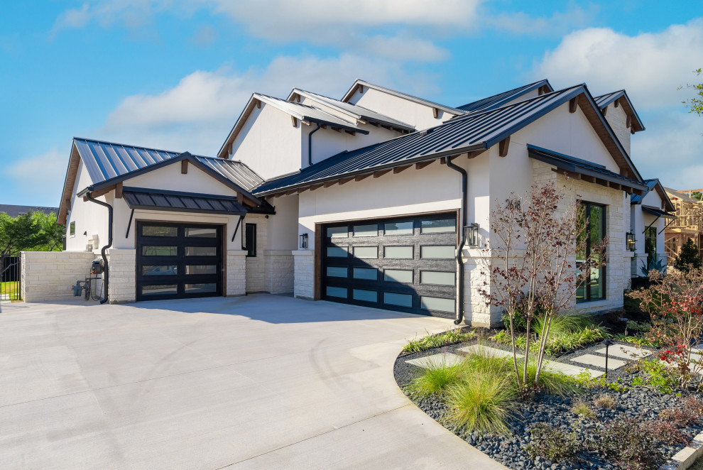 Design ideas for a modern garage in Dallas.