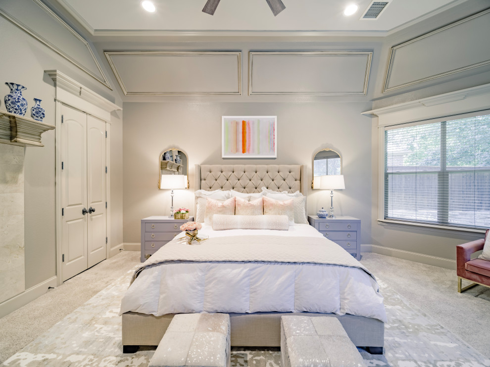 На фото: большая хозяйская спальня в классическом стиле с бежевыми стенами, ковровым покрытием, двусторонним камином, фасадом камина из плитки, бежевым полом и кессонным потолком с