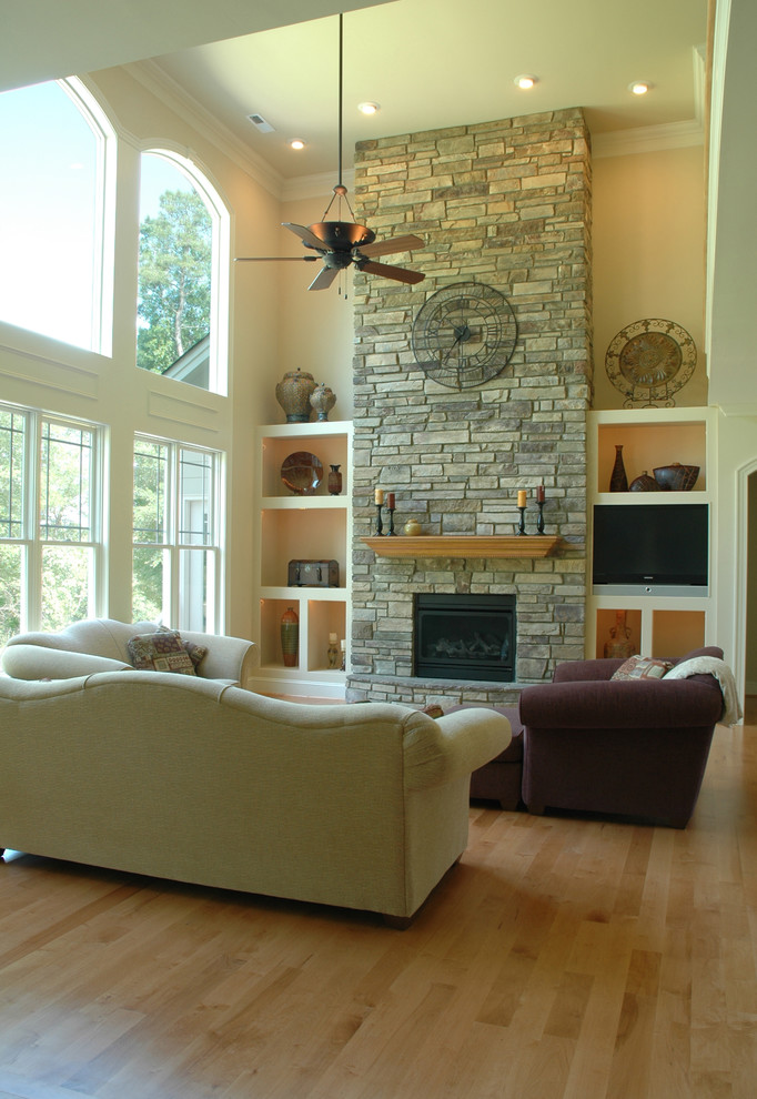 Design ideas for a traditional family room in Raleigh.