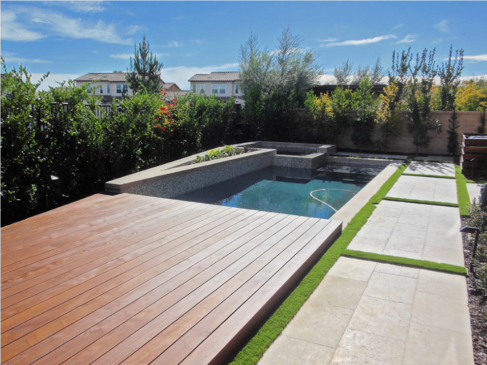 Transitional pool photo in Orange County