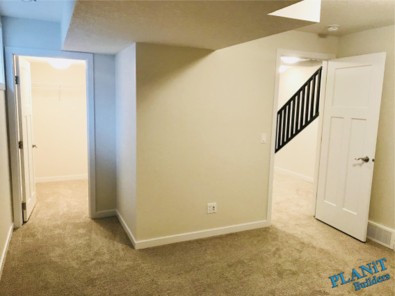 Example of a minimalist home design design in Calgary