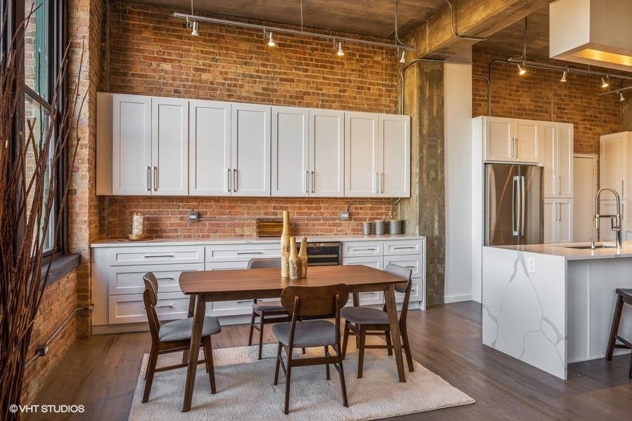 Inspiration for a transitional home design remodel in Chicago