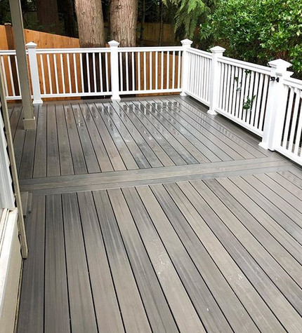 Example of a transitional deck design in Seattle