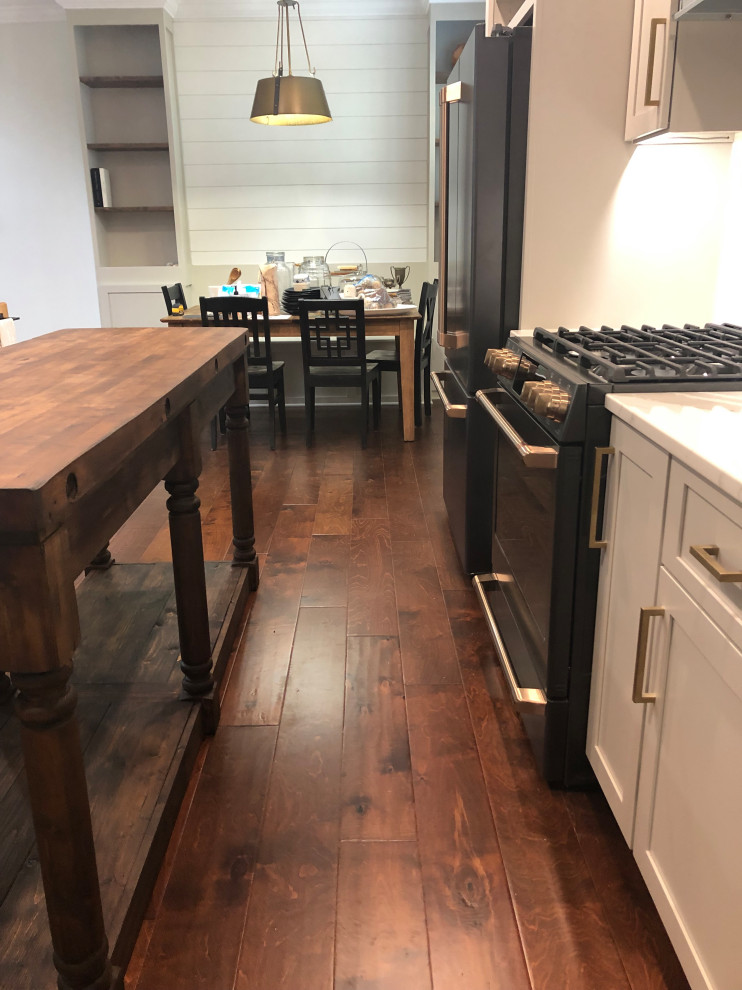 Eat-in kitchen - mid-sized transitional eat-in kitchen idea in Indianapolis with gray cabinets, subway tile backsplash and an island
