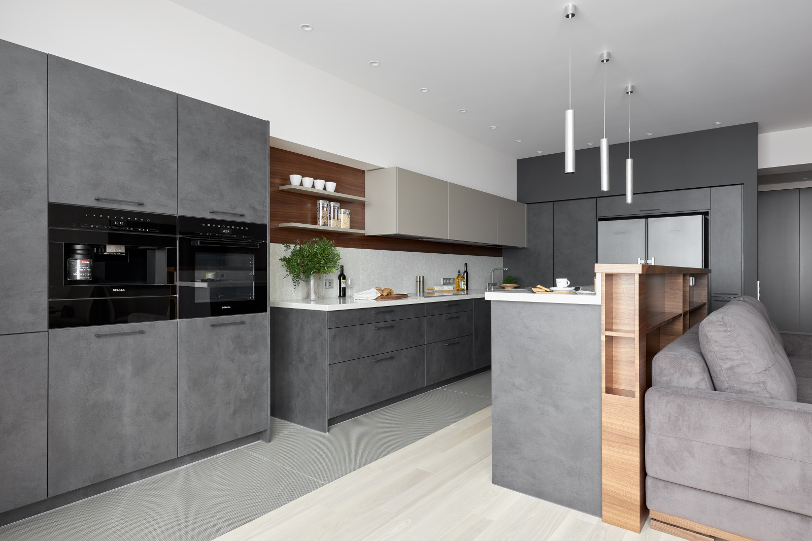 кухня в объединенном пространстве кухни-гостиной.