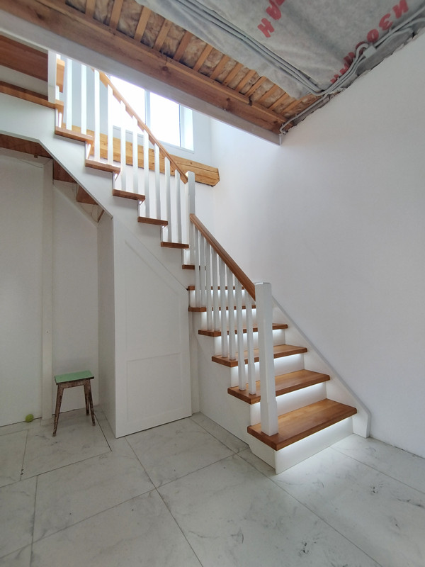 лестница с подсветкой