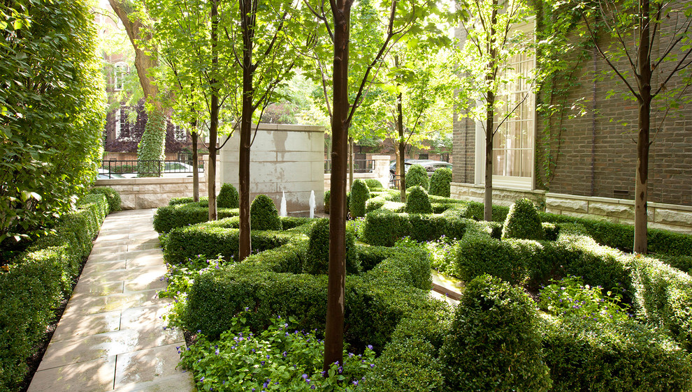 Design ideas for a small contemporary courtyard formal garden in Chicago with a water feature.