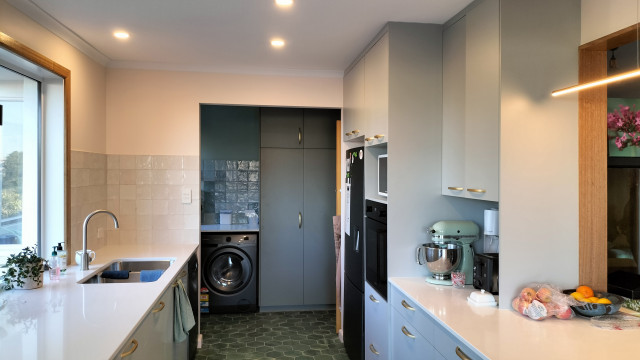 RIawena kitchen renovation contemporary-kitchen