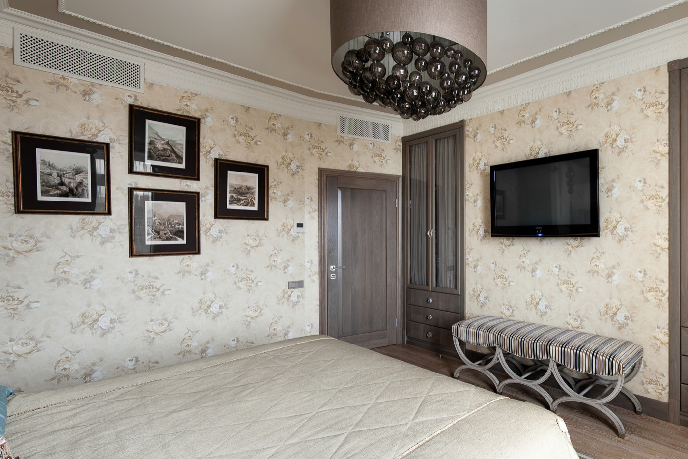 Просторная квартира на Васильевском острове