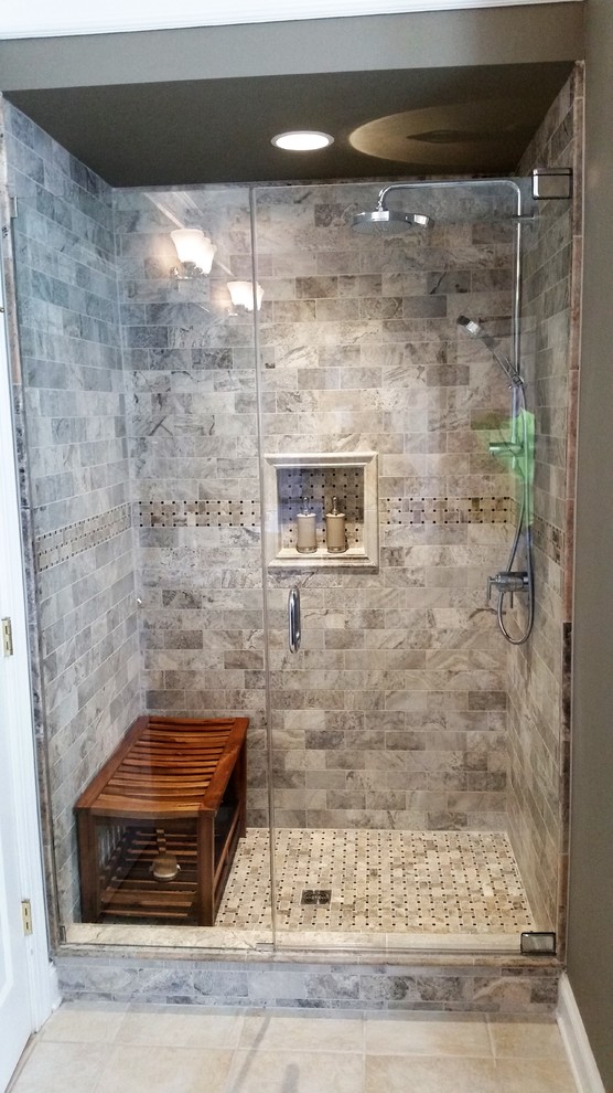 Inspiration for a mid-sized asian 3/4 bathroom in Nashville with an alcove shower, beige tile, porcelain tile, grey walls, porcelain floors, beige floor and a hinged shower door.