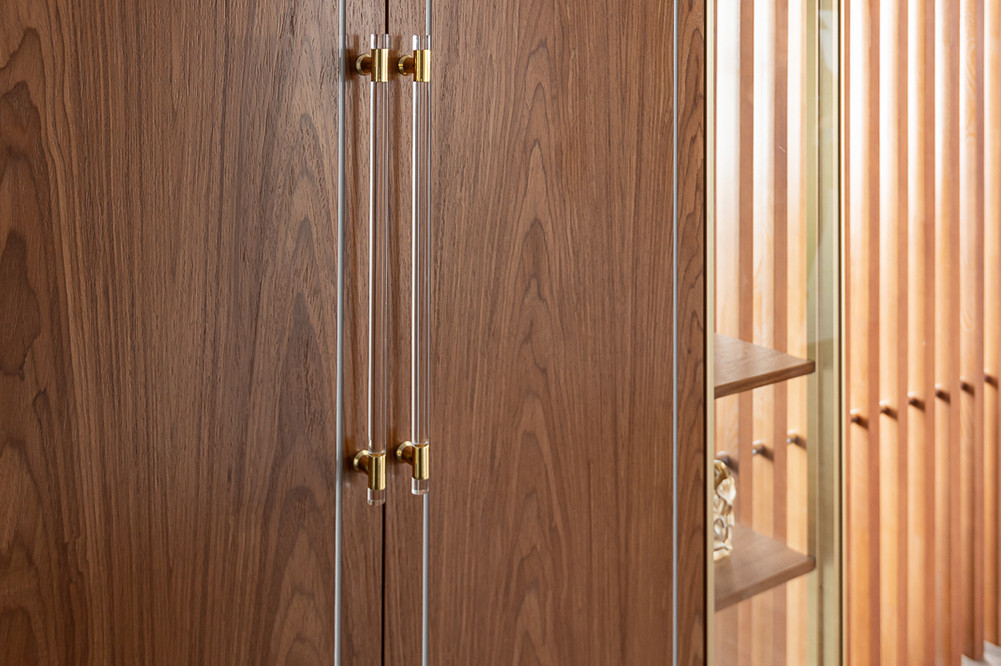 Шкаф. Фрагмент