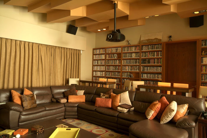 This is an example of a contemporary home theatre in Mexico City.