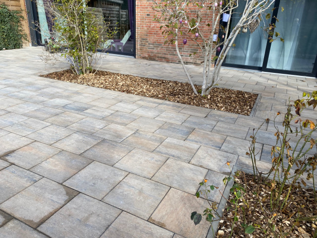 Terrasse mit Diephaus Platten in Muschelkalk deck
