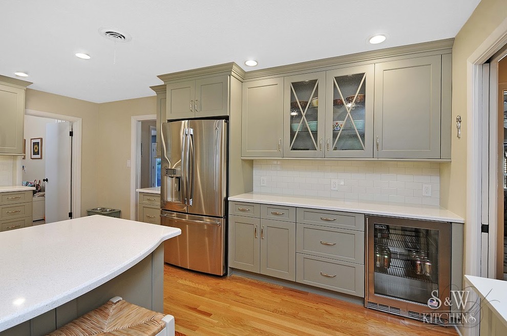 Inspiration for a transitional kitchen remodel in Orlando