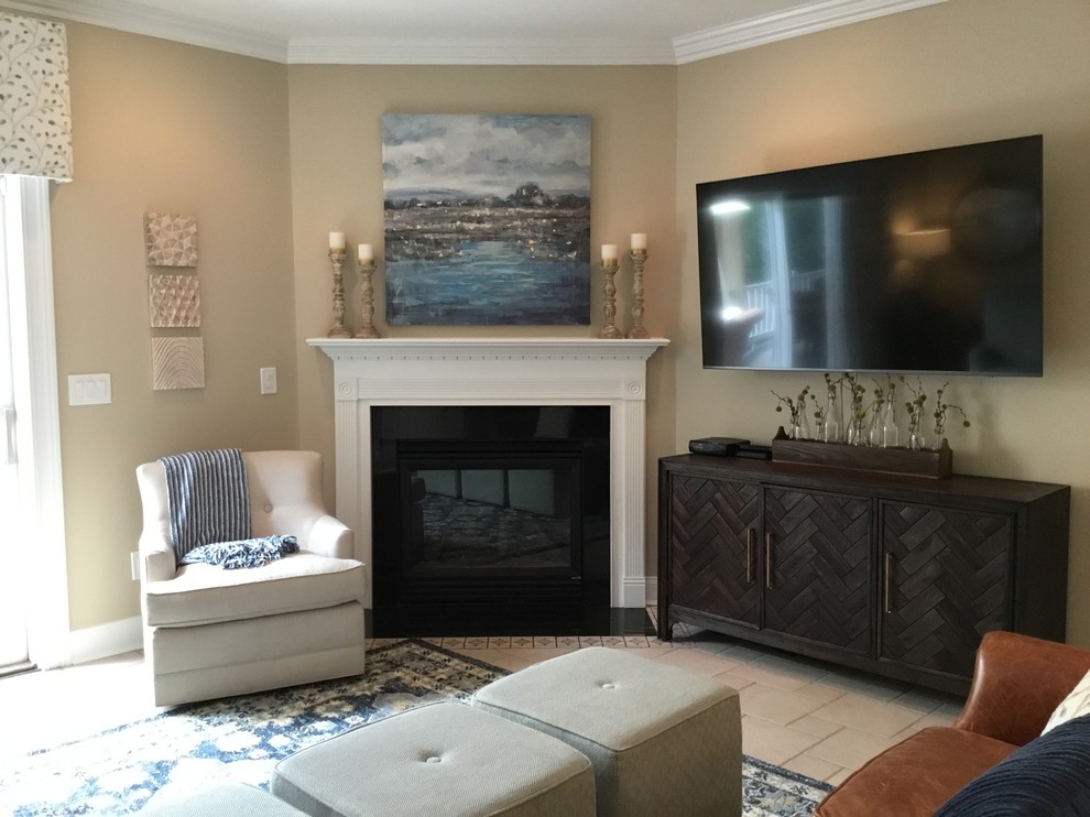 Inspiration for a transitional home design remodel in Cincinnati
