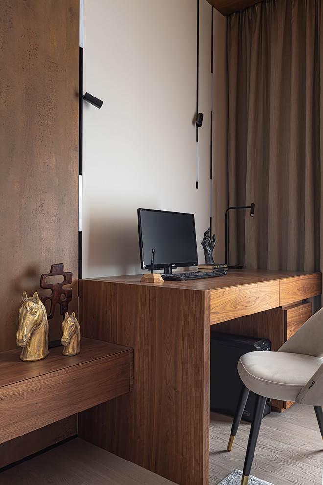 Современный интерьер с яркими акцентами в доме на набережной Невы