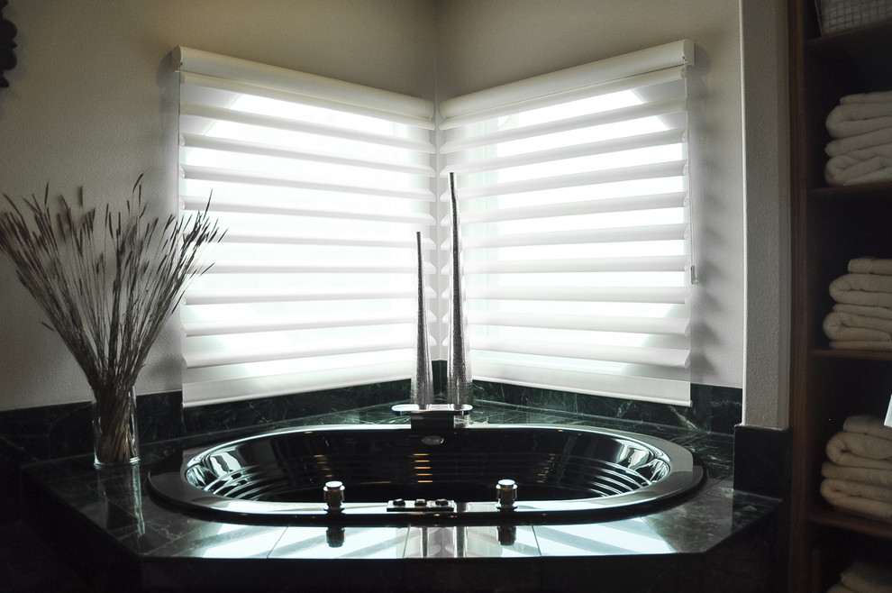 Transitional home design photo in Austin