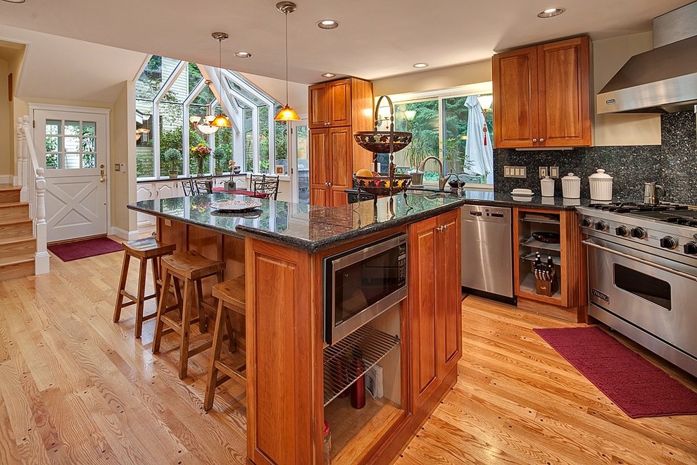 Traditional kitchen in Seattle.