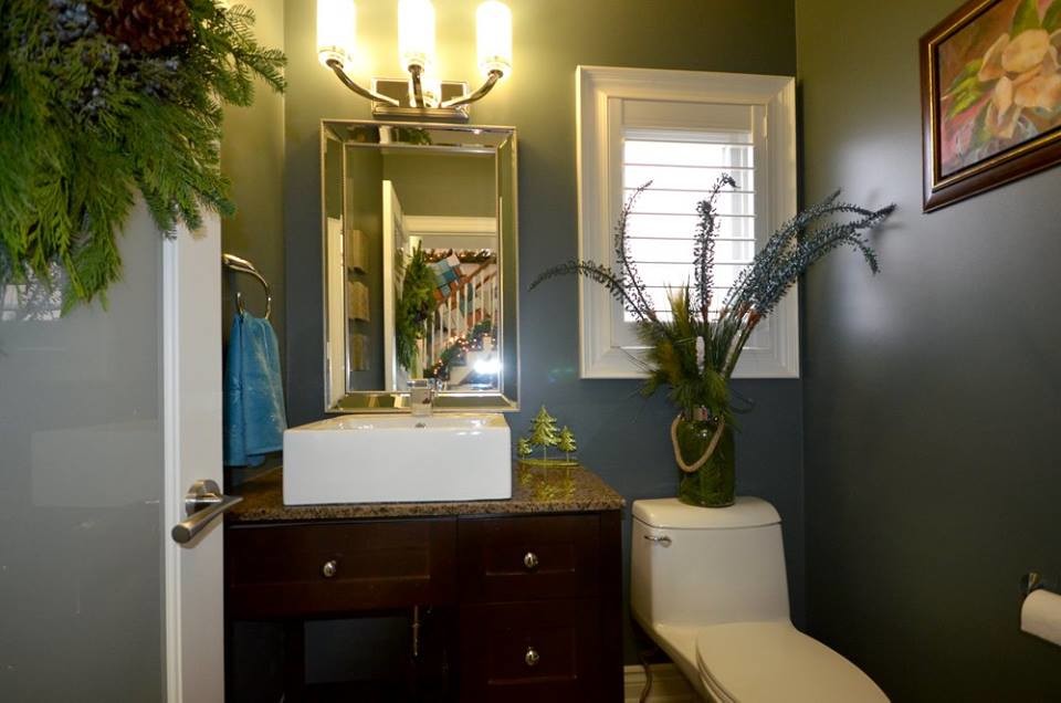Home design - transitional home design idea in Toronto