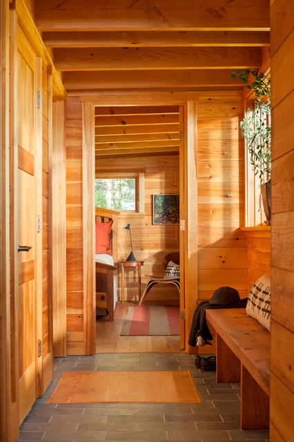 Trollstua (Troll's Den) rustic-hall