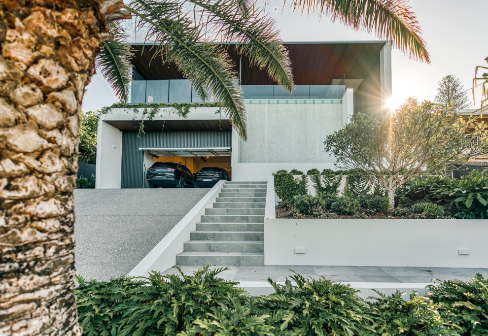 Inspiration for a contemporary exterior in Sunshine Coast.