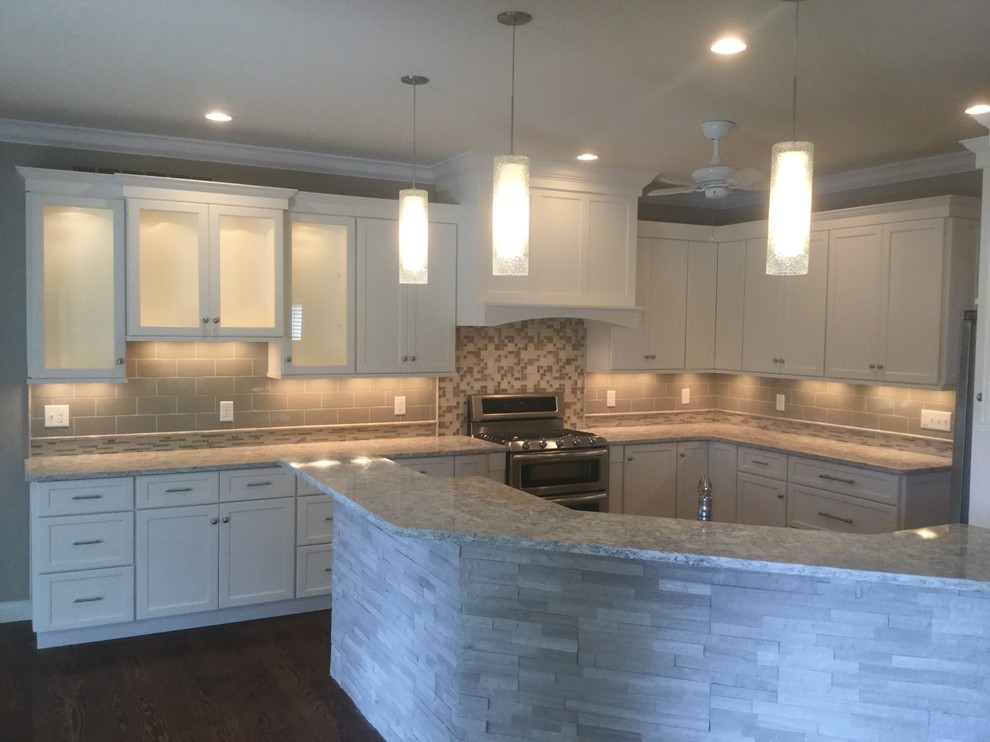 Example of a transitional kitchen design in St Louis