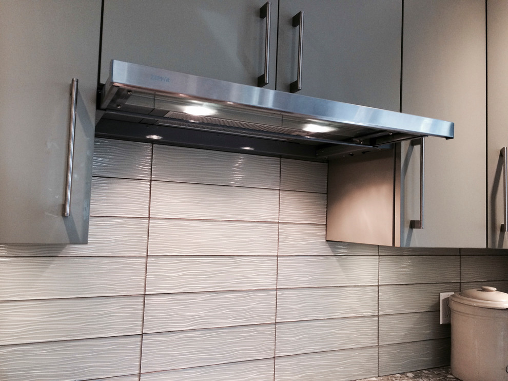 Example of a transitional home design design in Vancouver