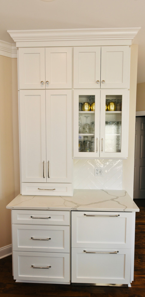 Transitional kitchen photo in Chicago