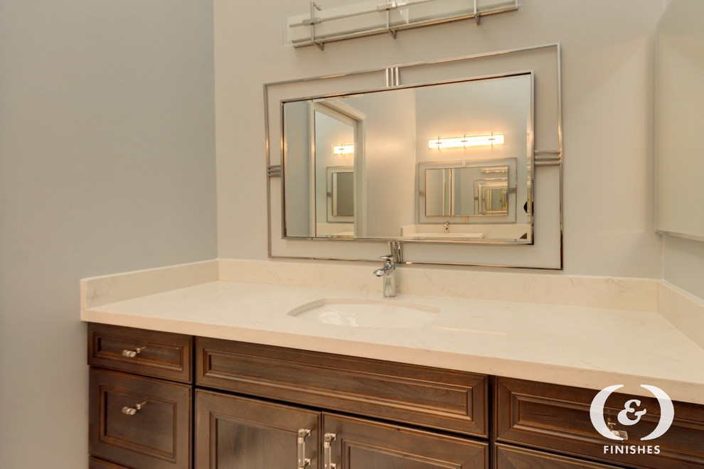 Transitional home design photo in Phoenix