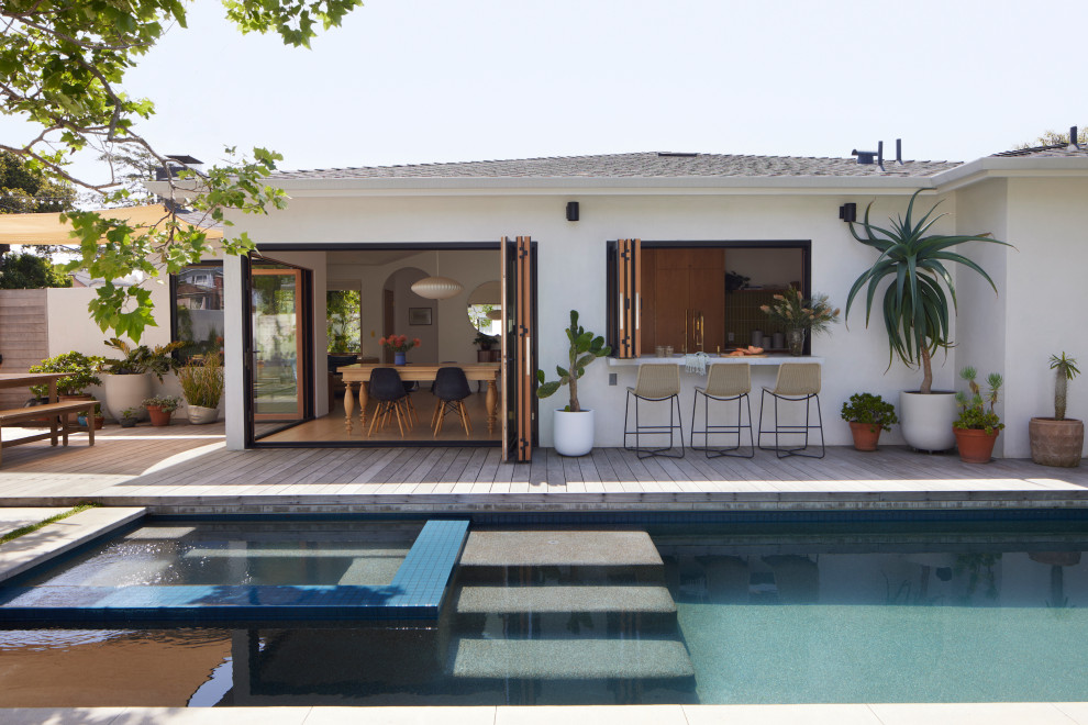 Inspiration for a modern home design remodel in Los Angeles