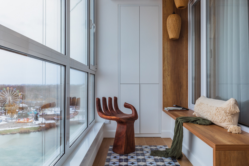 Свежая идея для дизайна: маленькая лоджия в современном стиле без защиты от солнца в квартире для на участке и в саду - отличное фото интерьера