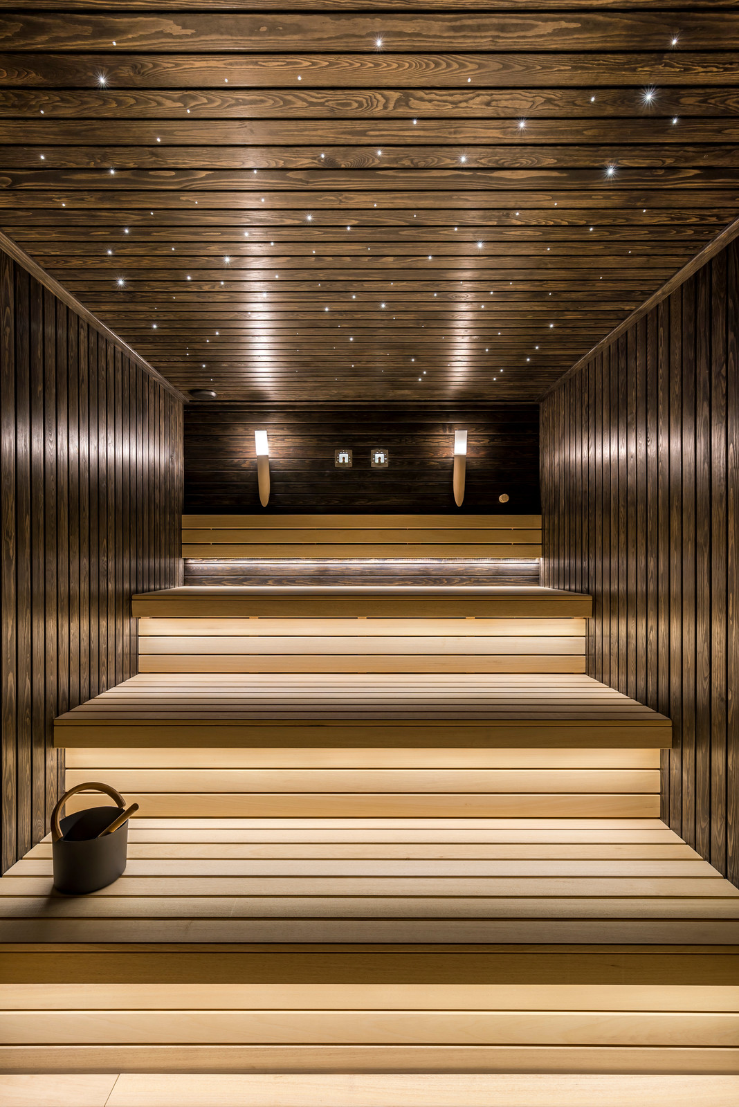 "Черный верх, белый низ"-  новый тренд на ближайшие 10 лет!