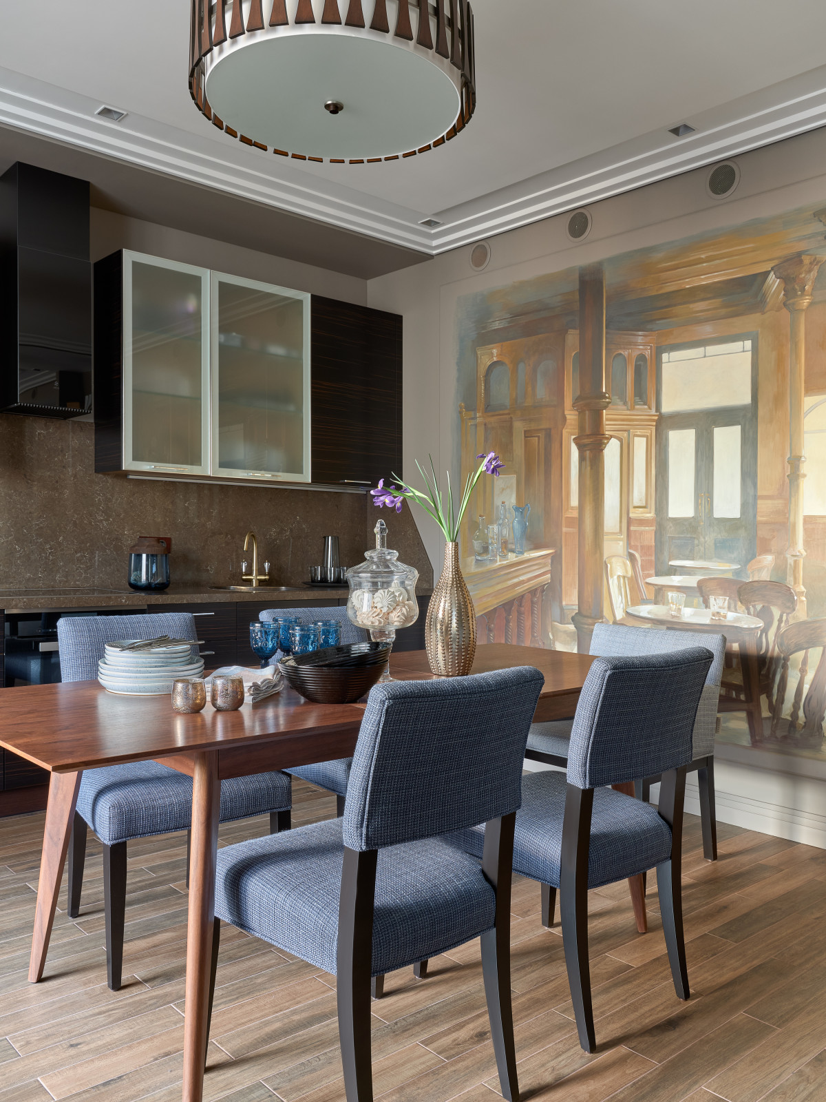 Современный интерьер с отсылкой к классике. Дизайнер Татьяна Нацвина.