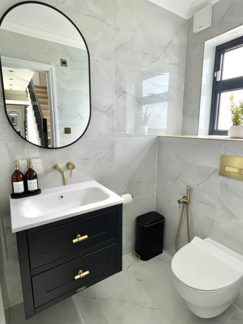Felstead cloakroom transitional-powder-room