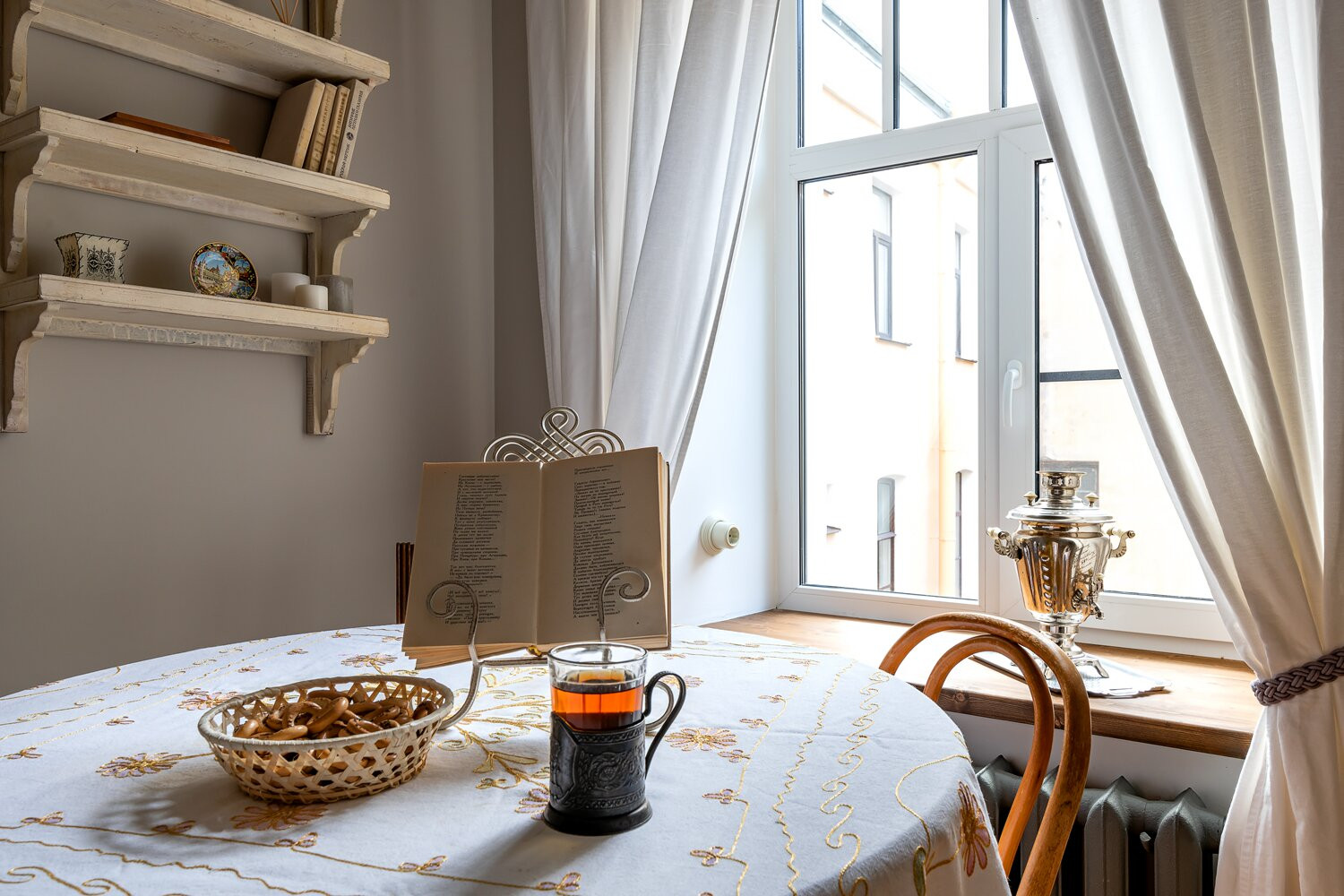 ...И под аркой на Галерной наши тени навсегда...